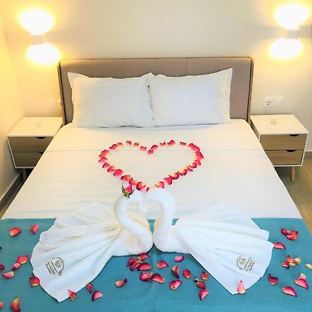 Navarino Luxe Suites With Sea View Peraia  Bagian luar foto