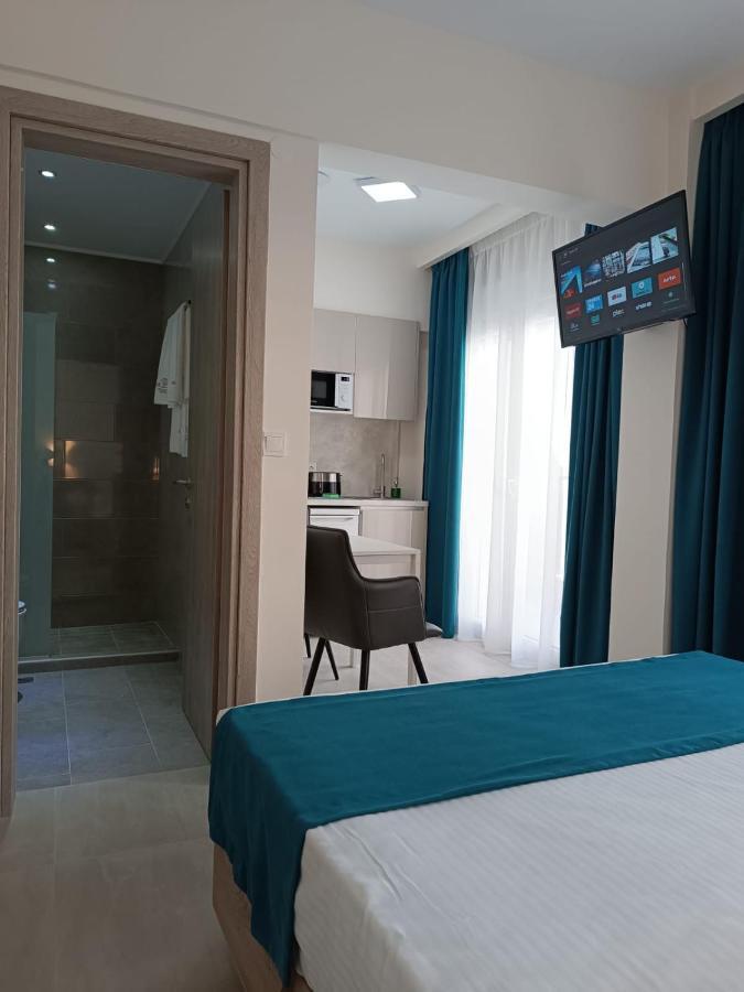 Navarino Luxe Suites With Sea View Peraia  Bagian luar foto
