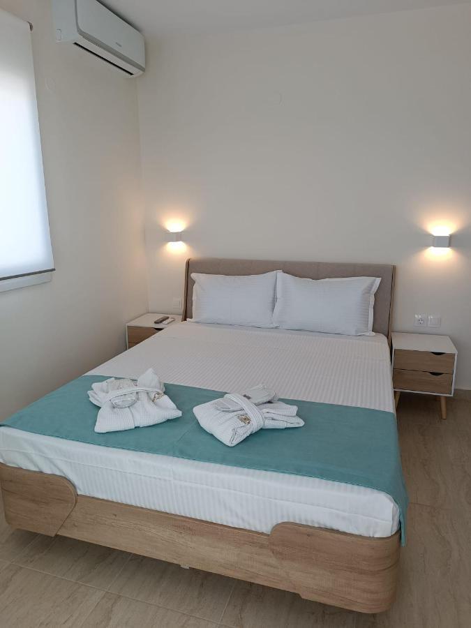 Navarino Luxe Suites With Sea View Peraia  Bagian luar foto