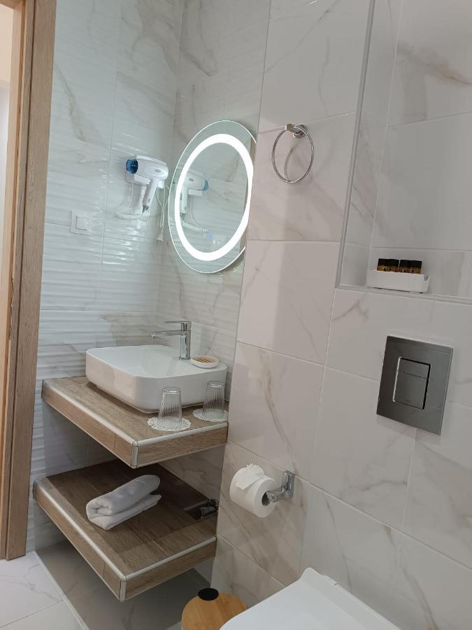 Navarino Luxe Suites With Sea View Peraia  Bagian luar foto