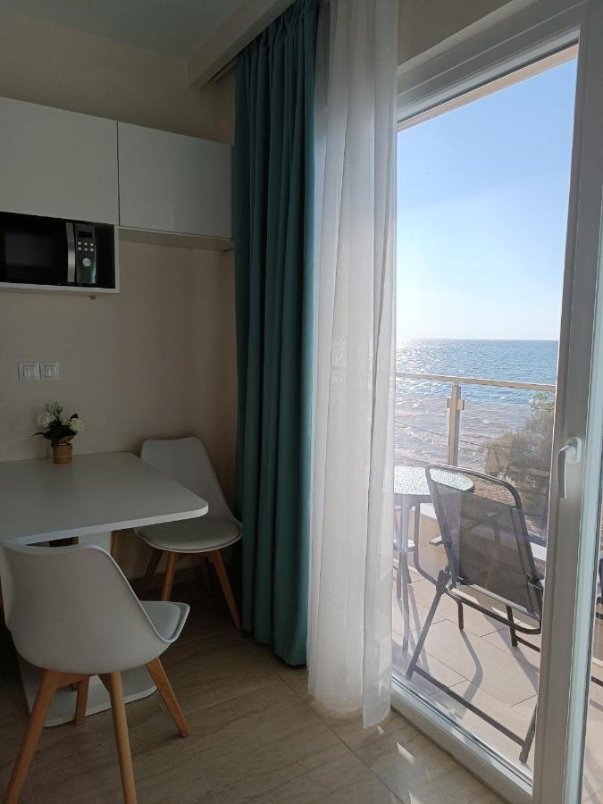 Navarino Luxe Suites With Sea View Peraia  Bagian luar foto