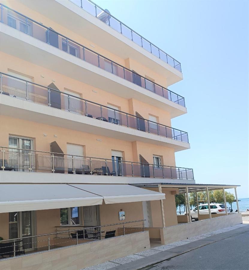 Navarino Luxe Suites With Sea View Peraia  Bagian luar foto
